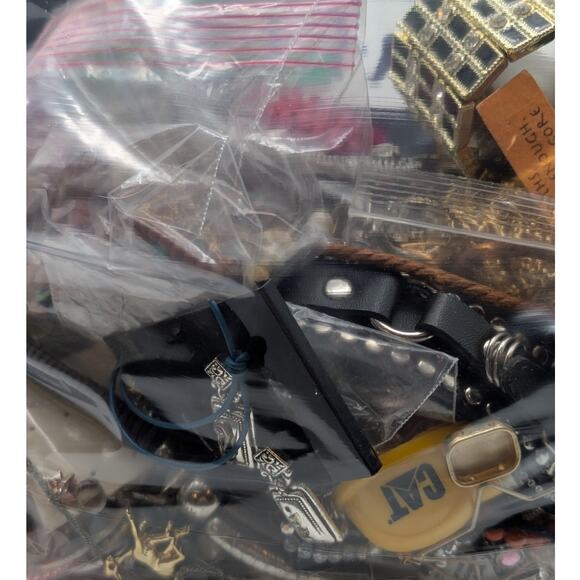 Jewelry Lot Udita Repurpose Bag Over 4 Pounds Beads & Possible Wearable Pieces - Picture 4 of 10